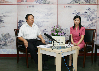 江苏:仪征市委书记卜宇与网友在线视频交流