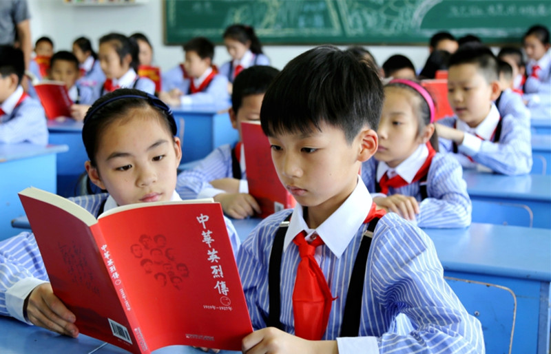 全国各地开展崇尚英雄 精忠报国系列教育活动