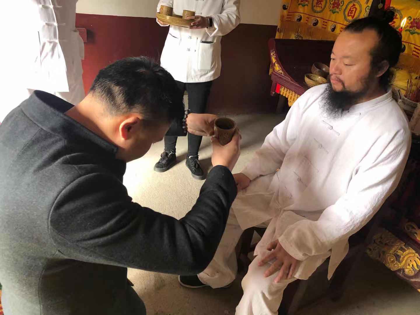 民间学者无量子收徒弟浅谈师傅与师父的区别