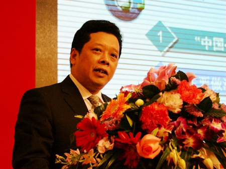 网络新闻发言人&mdash;&mdash;贵阳市政府副秘书长曹毅