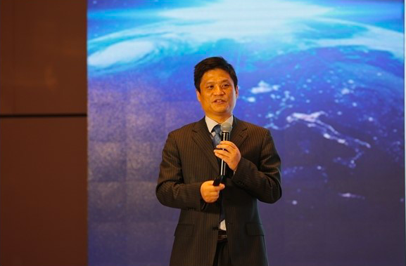 国脉集团董事长、首席架构师杨冰之发表主题演讲