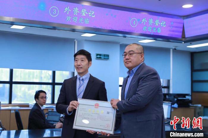 上海颁首张中国自然人出资设立的外商投资企业执照