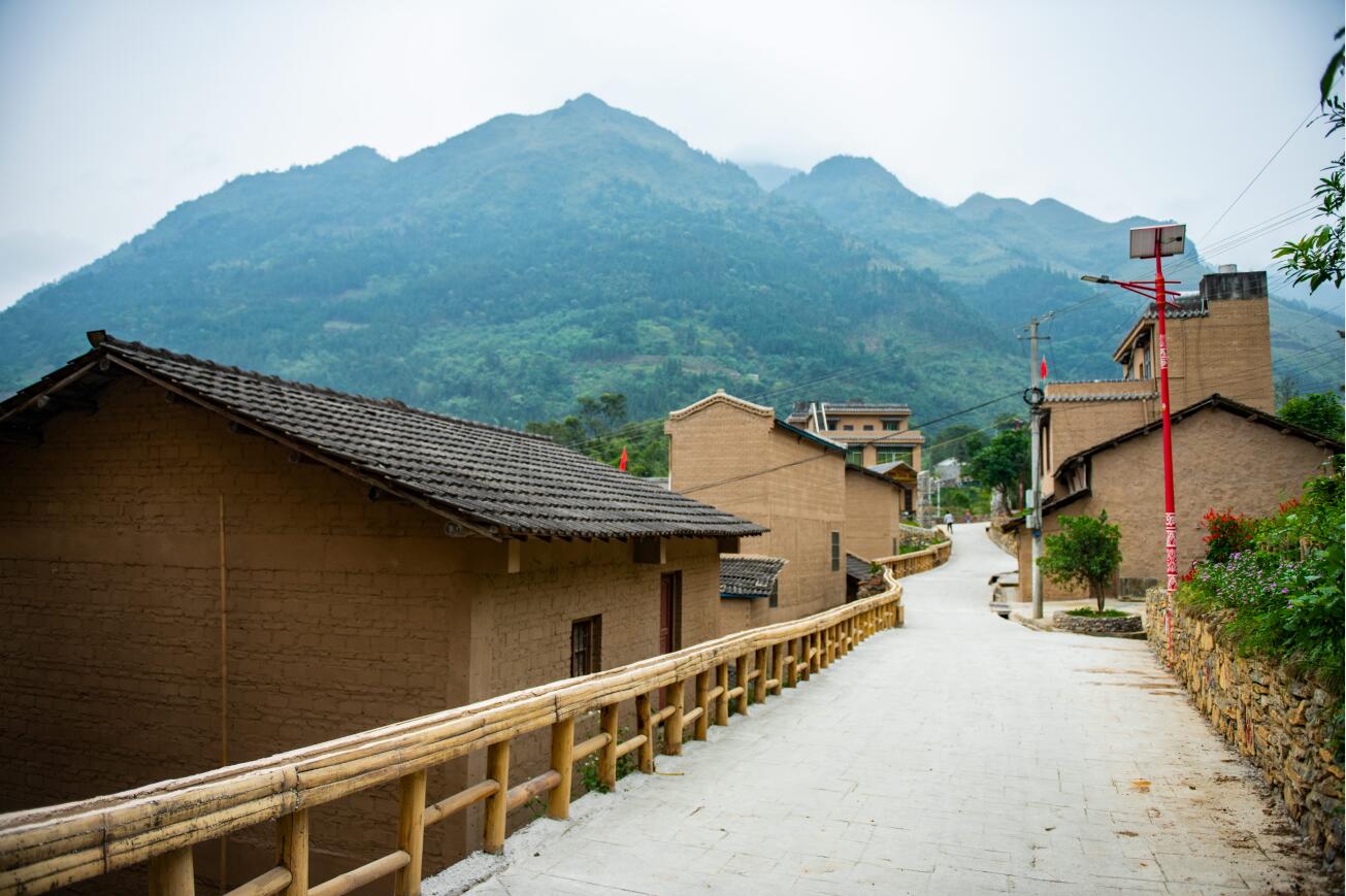 组织引领人居环境整治边境村寨旧貌换新颜