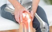 腿膝盖疼是什么原因？多种原因的背后是关节养护的警示